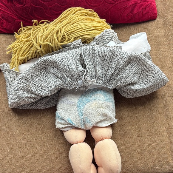Cabbage Patch Blonde Vintage Doll - Picture 3 of 5